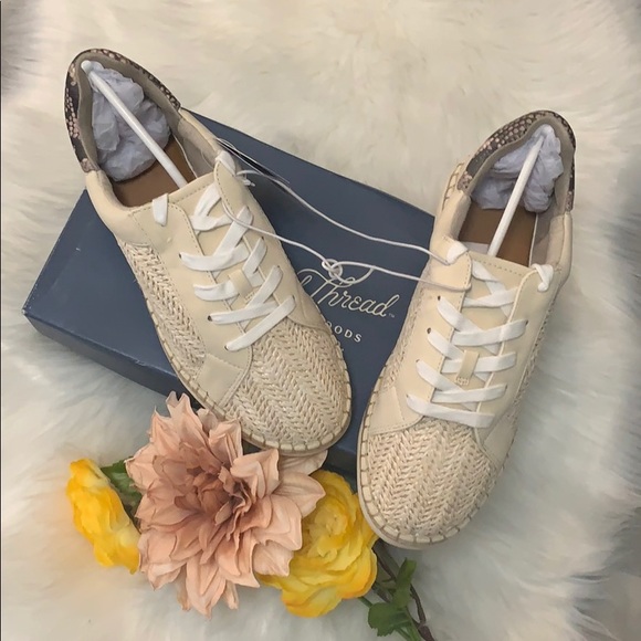 FIRM! ☘️DEAL OF DAY Shaelyn Sneakers - Picture 5 of 6